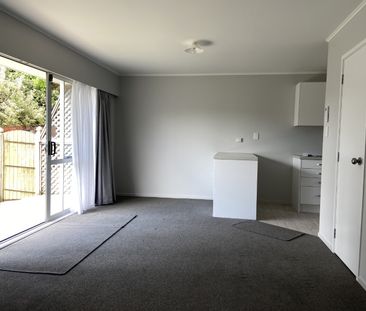 Immaculate 2 Bedroom Unit - Photo 6