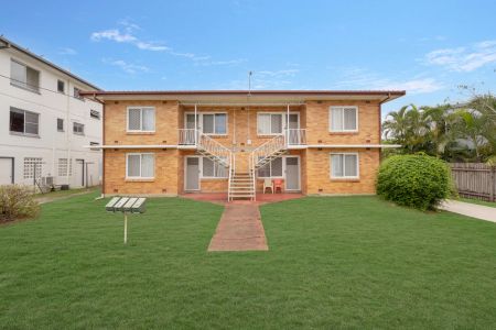 Convenient living close to shops & transport - Photo 5