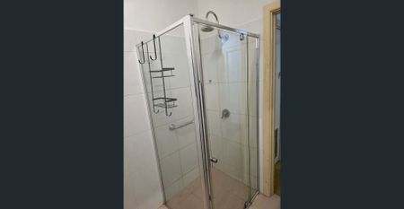 Spacious Home on Large 814m square Land - Fresh Paint & Flexible 3-5 Room Layout - Photo 5