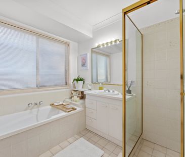 4 Ridgevale Drive, Helensvale QLD 4212 - House For Rent | Domain - Photo 1