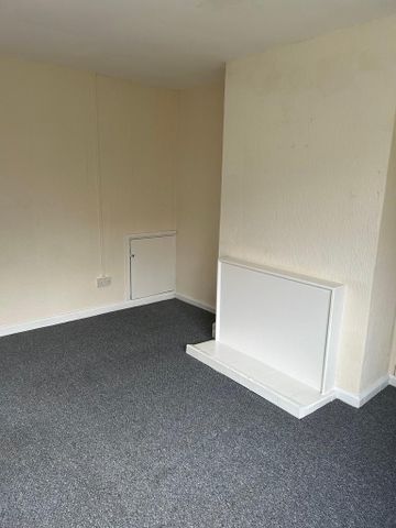 2 bedroom end of terrace house to rent - Photo 2
