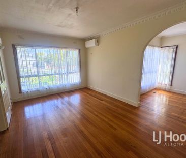 Spacious Family Home in a Prime Location - Photo 3