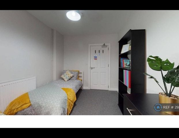 1 bedroom in a flat share to rent - Photo 1