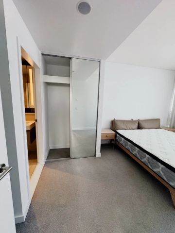 2 bed 2 bath - Photo 3