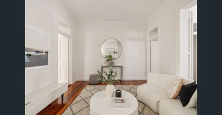 Oversized apartment with 'courtyard home' ambience - Photo 5