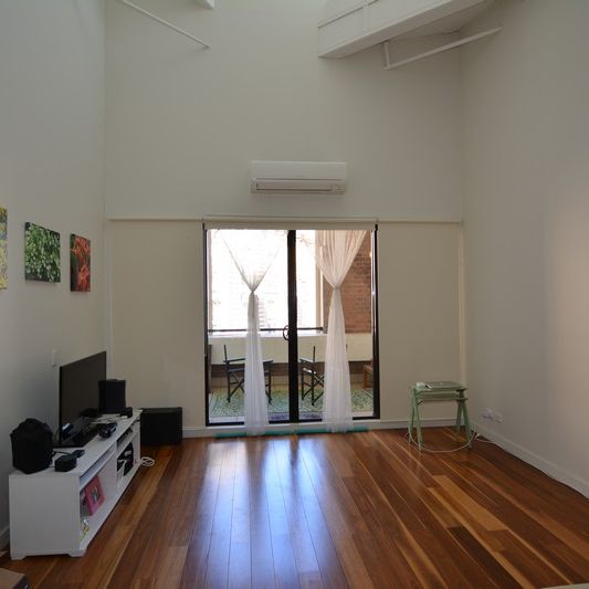 ATTRACTIVE APARTMENT IN HISTORIC WINCHCOMBE CARSON WOOLSTORE - TENERIFFE - Photo 1