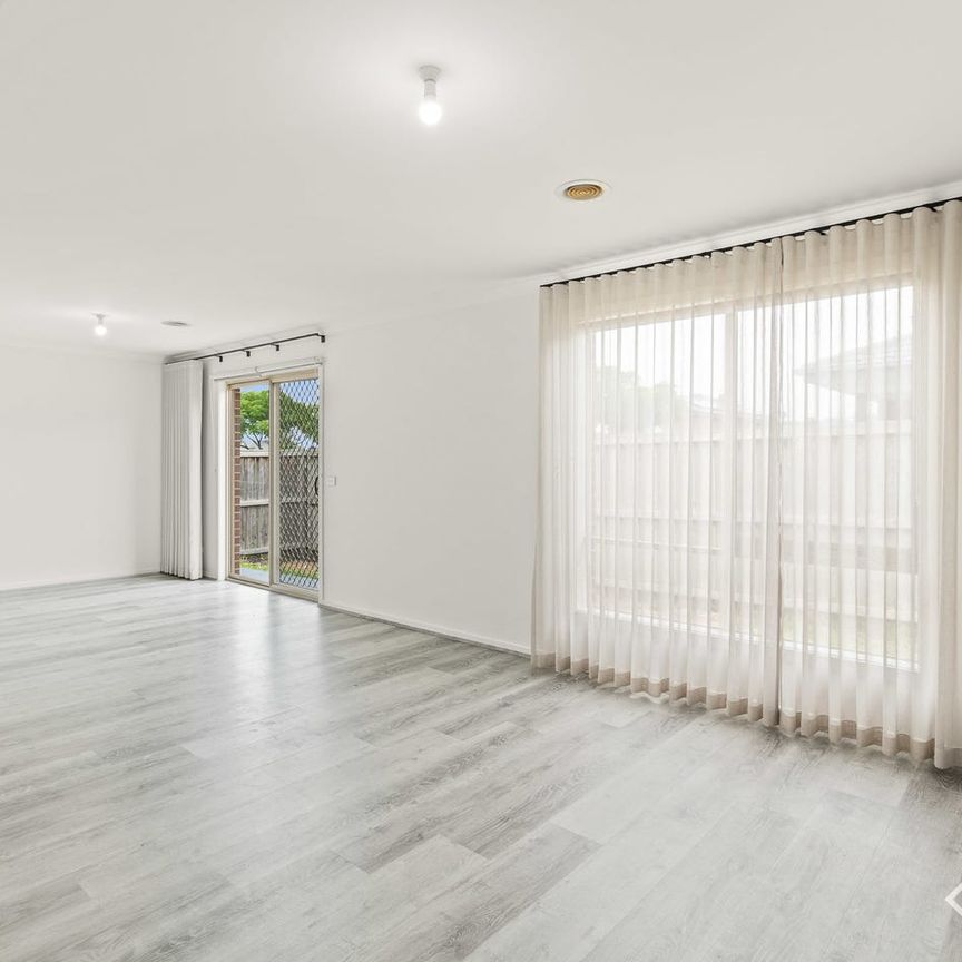 Make a Splash on Aquatic Drive! - Photo 1