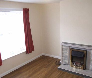 3 bedroom end of terrace house to rent - Photo 2