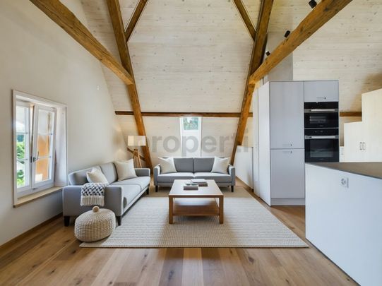 Charming 3.5-room penthouse apartment in a central location in Bätterkinden - Photo 1