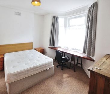 6 bedroom House To Let - Photo 6