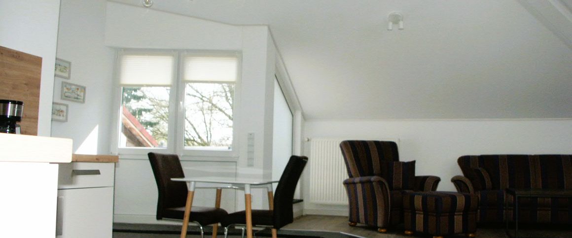 Sutthausen, möblierte Wohnung mit integrierter Einbauküche und Balkon. - Photo 1