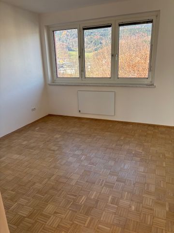 Helle 2-Zimmer-Wohnung im letzten Obergeschoss mit Loggia - Photo 3