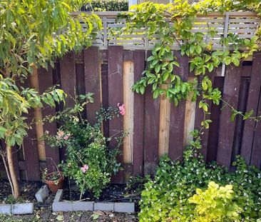 Charming 2-Bed Eastbourne Flat, Beachside Bliss - Photo 1