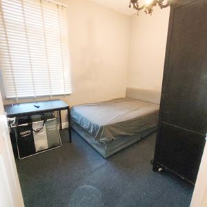 Room in a Shared Flat, Rosendale Road, SE24 - Photo 2