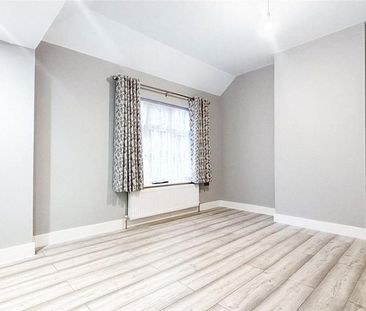 4 bedroom semi-detached house to rent - Photo 3