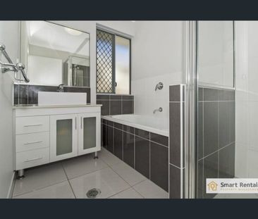 Modern Family Living in Mount Louisa - Photo 6