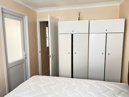 1 Bed Flat, London, SW1V - Photo 3