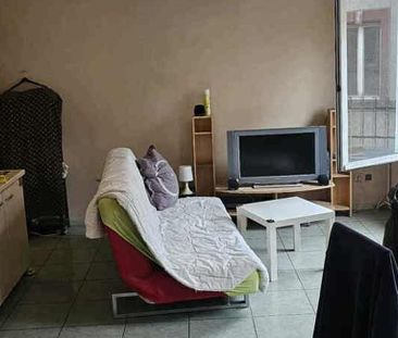 Appartement te huur in Charleroi voor € 690 met 1 slaapkamer - Photo 2