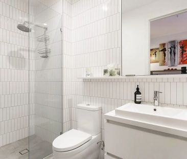 FURNISHED APARTMENT WITH SWEEPING VIEWS AND SLEEK STYLING! - Photo 3