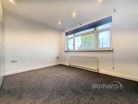 5 bedroom detached house to rent - Photo 2