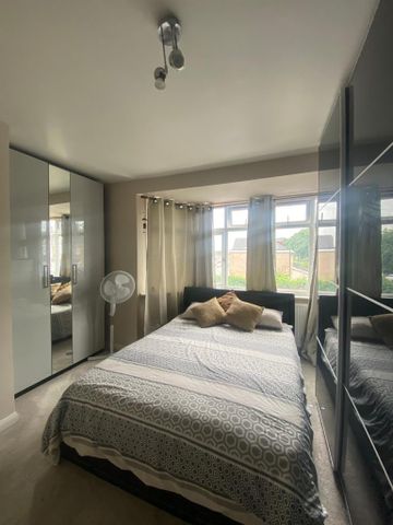 3 bedroom flat to rent - Photo 2