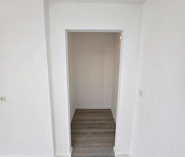 Einzug nach Kernsanierung - gehobene 3 Zimmer Wohnung in Zentrum - Photo 1