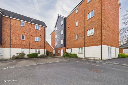2 bedroom Flat in Centrifuge Way, Farnborough - Photo 5