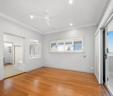 Luxury Family Home with City Views, Internal Lift & Multiple Living... - Photo 3
