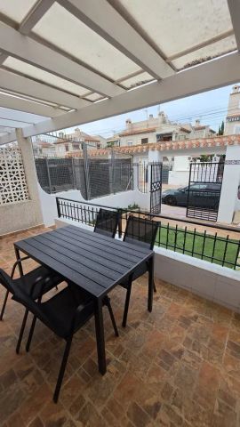 Alquiler de chalet adosado en Calle viena s/n - Photo 4