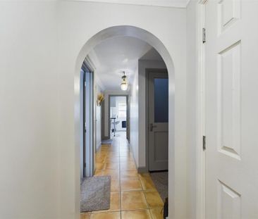 1 bedroom in a house share to rent - Photo 4