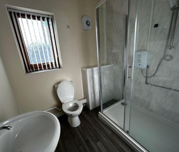 Queens Court, Neath - Photo 3