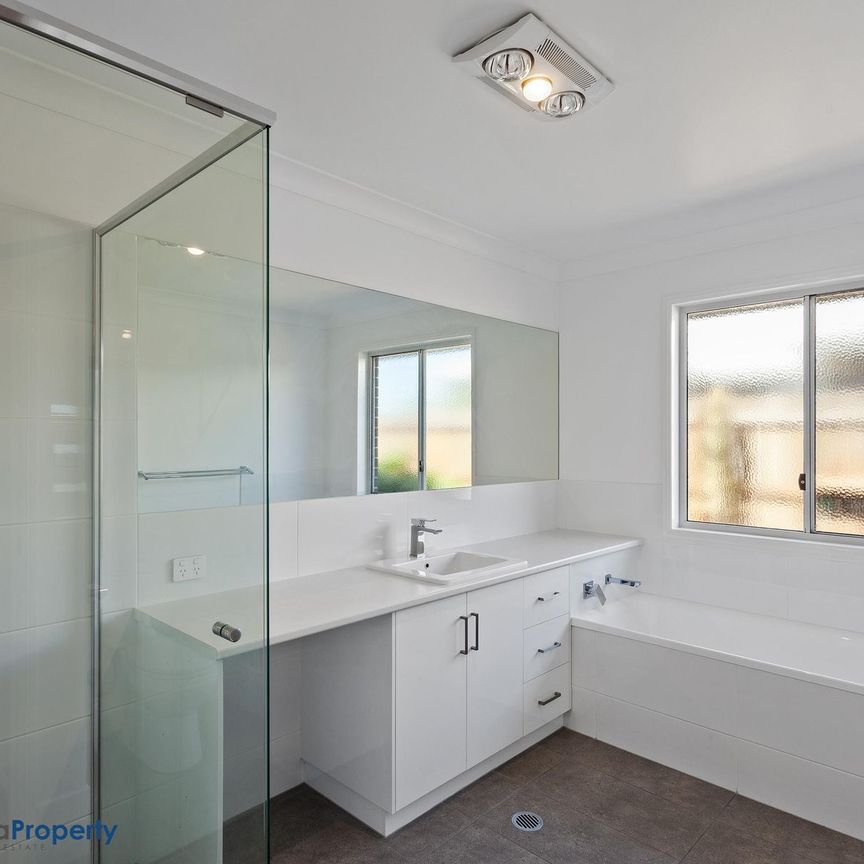 Beautiful three bedroom home in quite location ready to go - Just needs you! - Photo 1