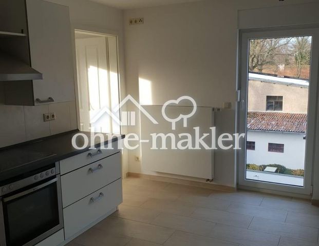Ruhig gelegene 3-Zimmer City-Wohnung in Stendal mit EBK und Balkon - Photo 1