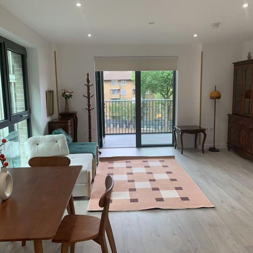 2 bedroom Flat To Let - Photo 1