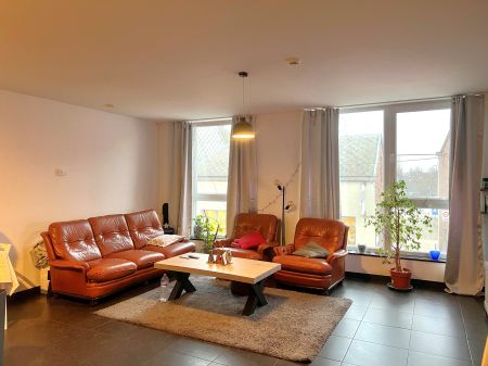 Duplex-appartement met 2 slaapkamers en garage. - Photo 3