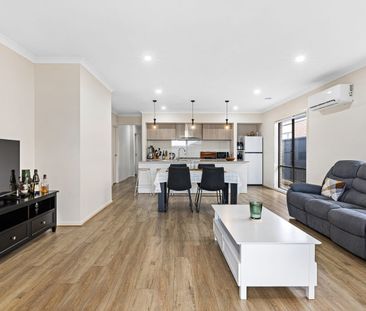 MODERN & SPACIOUS FAMILY HOME - Photo 2