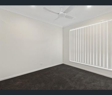 Charming 2-Bedroom House in Park Ridge - Photo 2