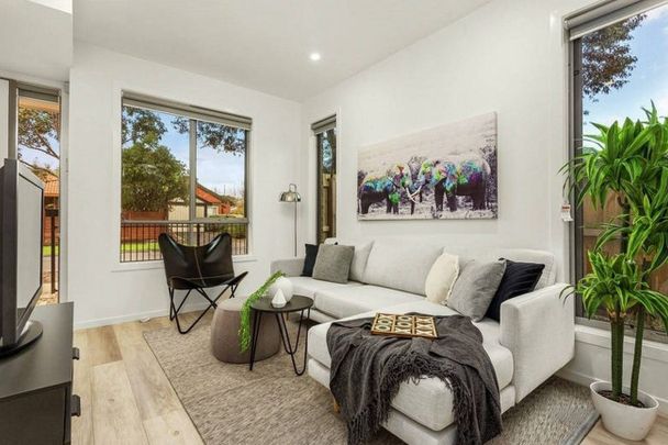 Modern Comfort & Convenience in a Prime Heidelberg Heights Pocket - Photo 1