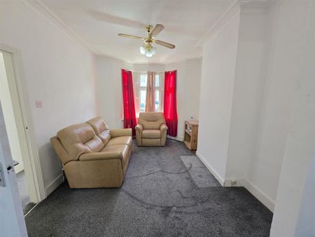 3 bedroom terraced house to rent - Photo 2