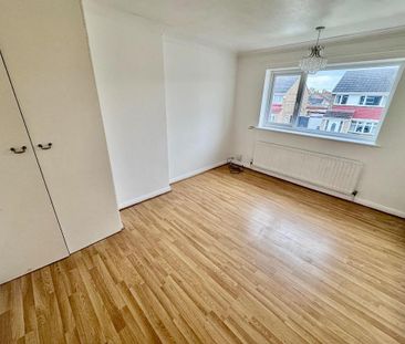 4 bedroom semi-detached house to rent - Photo 3