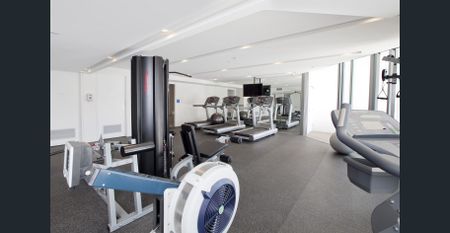 Luxury 3 Bedroom Apartment in Multi Award-Winning 'Waters Edge' Complex - Photo 5