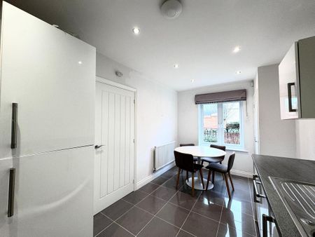 3 bedroom semi-detached house to rent - Photo 2