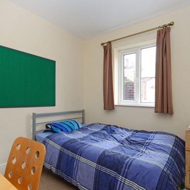 1 room available in a 4 bed house - Photo 1