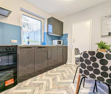 1 bedroom in a house share to rent - Photo 4