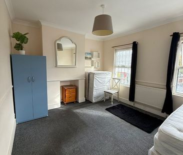 Room in a Shared House, Natal Road, SW16 - Photo 1