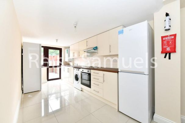 6 bedroom end of terrace house to rent - Photo 1