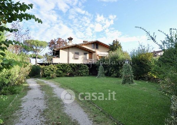 Villa in Affitto in Via Leonardo Da Vinci a Forte dei Marmi