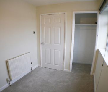 4 bedroom end of terrace house to rent - Photo 3