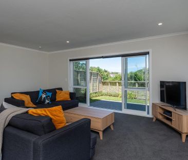 Modern & Sunny Townhouse - Photo 1