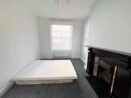 3 bedroom mews to rent - Photo 5